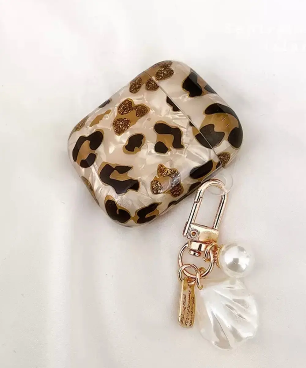 funda-de-airpods-guepardo-con-llavero