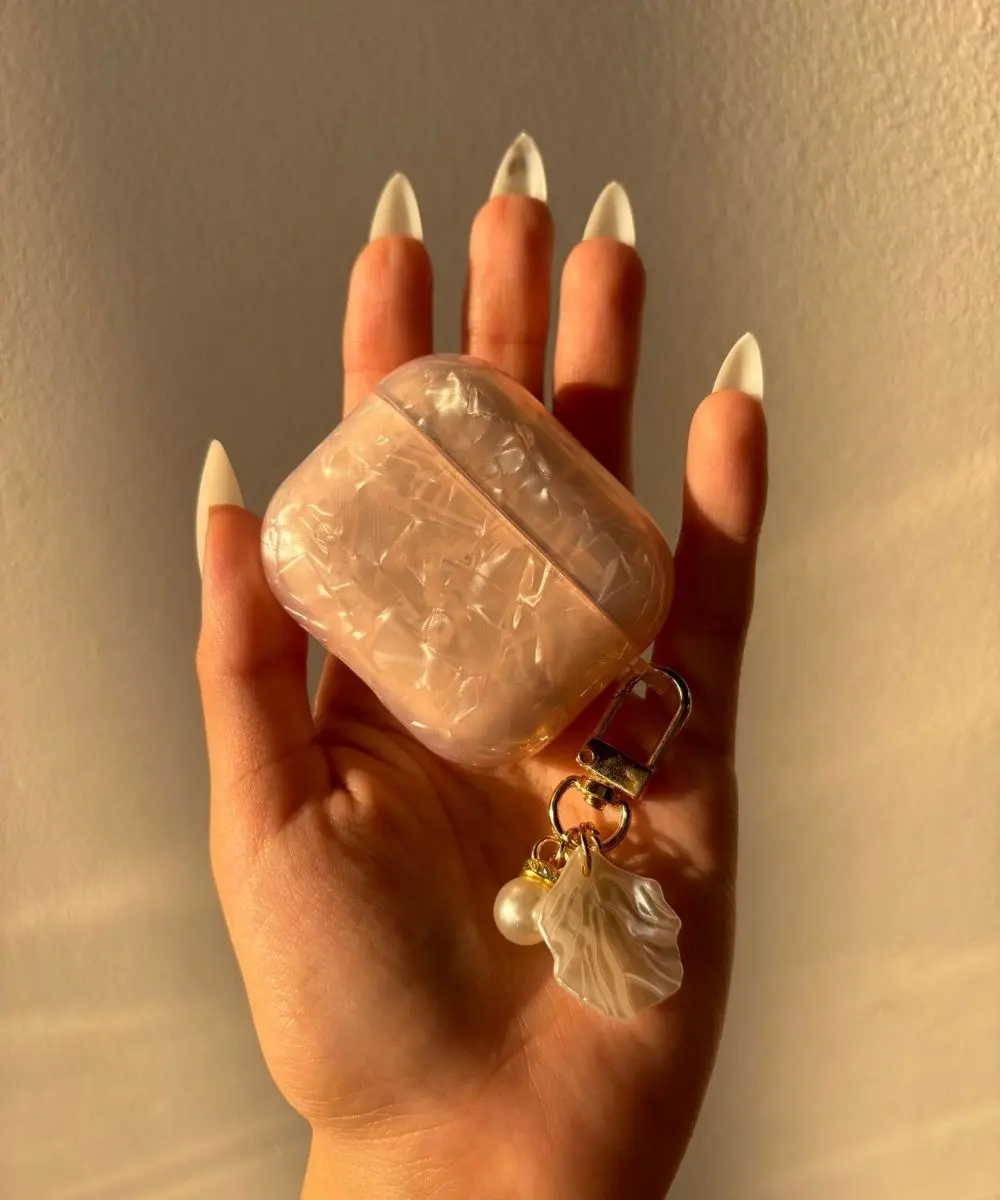 funda-de-airpods-nacarado-rosacon-llavero
