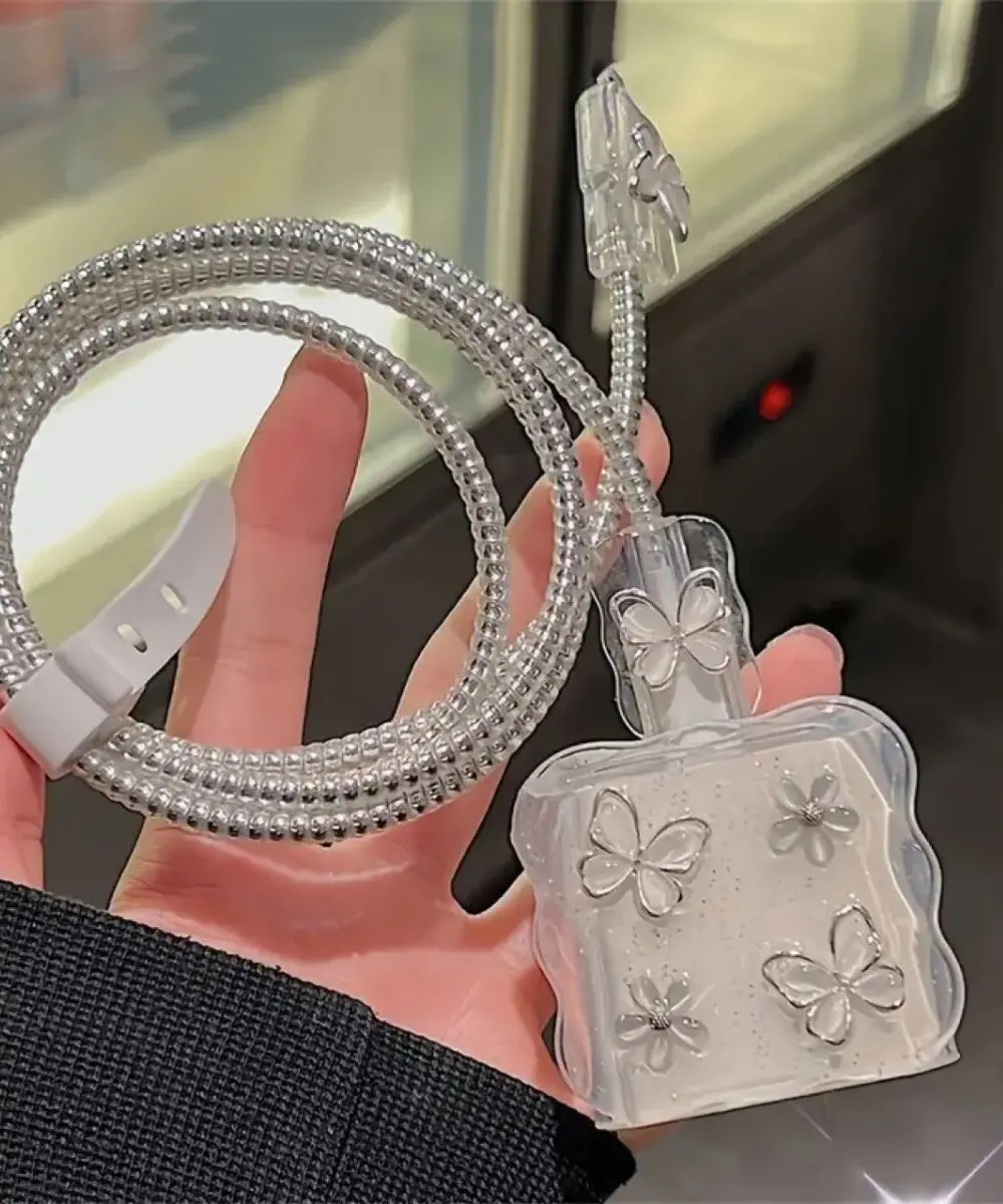 protector-de-cargador-iphone-mariposas-3d